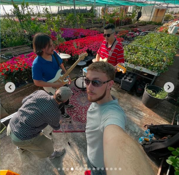 Gabriel Martinez grabando un videoclip con su banda